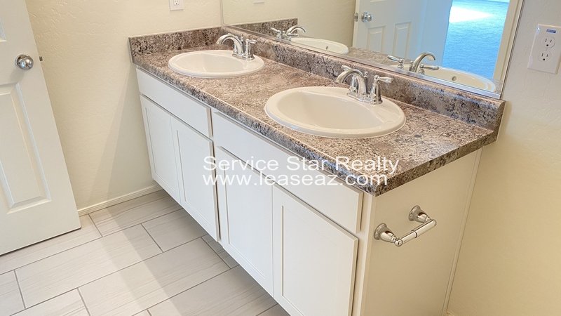 Spectacular 4 bed. 3 bath in Tolleson! property image