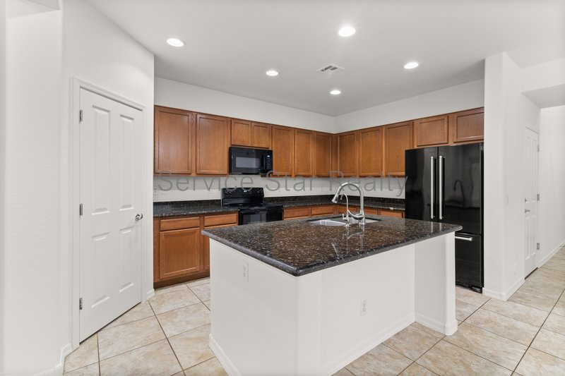 4 bedroom 3 bath in Gated Community of Nicholas Point! property image