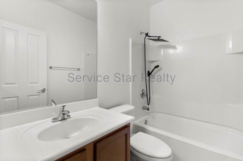 4 bedroom 3 bath in Gated Community of Nicholas Point! property image