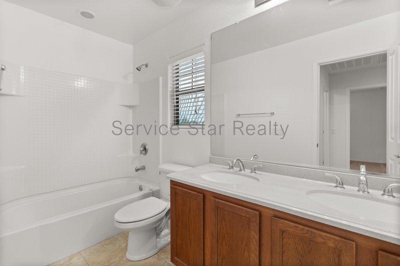 4 bedroom 3 bath in Gated Community of Nicholas Point! property image