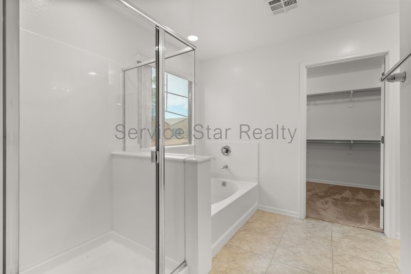 4 bedroom 3 bath in Gated Community of Nicholas Point! property image