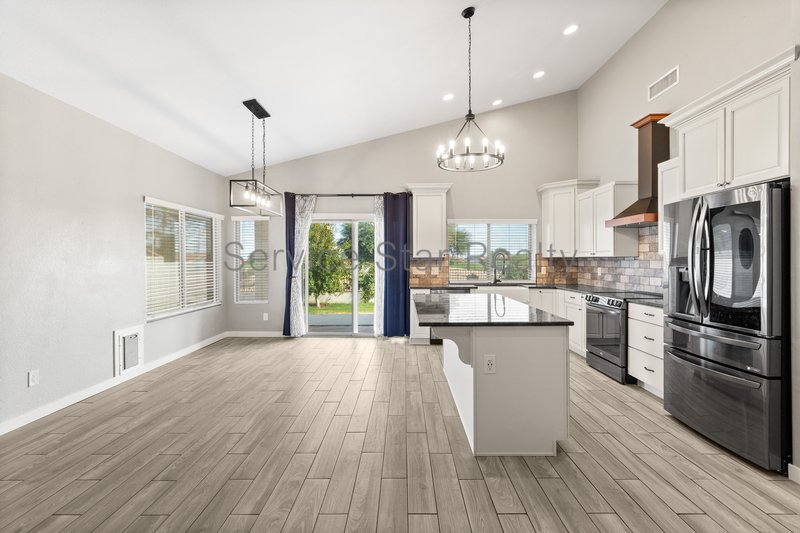 Beautiful Home on the Golf Course! property image