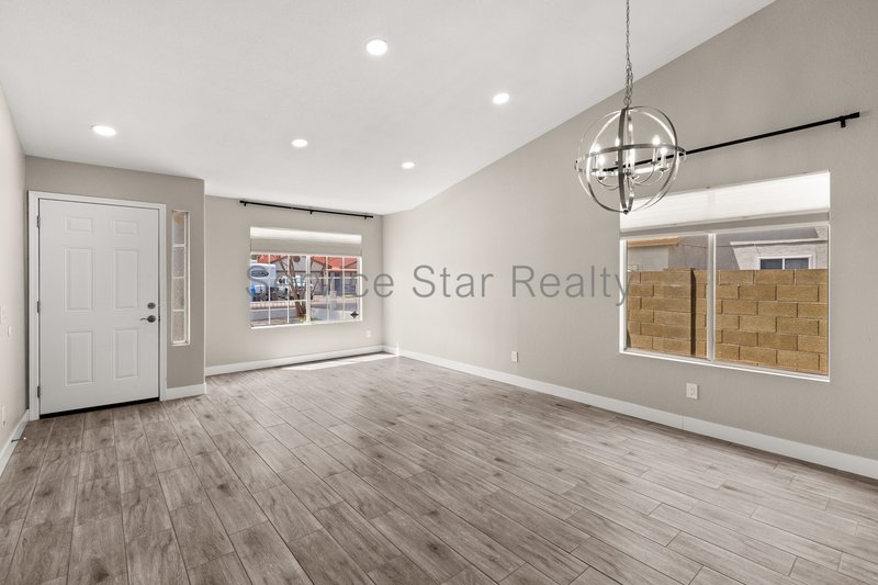 Beautiful 4-Bedroom Home Near South Mountain ? Convenient Phoenix Loca property image