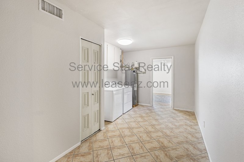 Fantastic 5 Bedroom + Swimming Pool + NO HOA!! property image