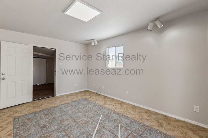 Fantastic 5 Bedroom + Swimming Pool + NO HOA!! property image