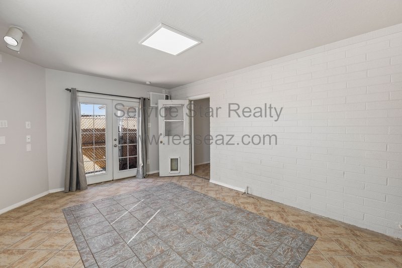Fantastic 5 Bedroom + Swimming Pool + NO HOA!! property image