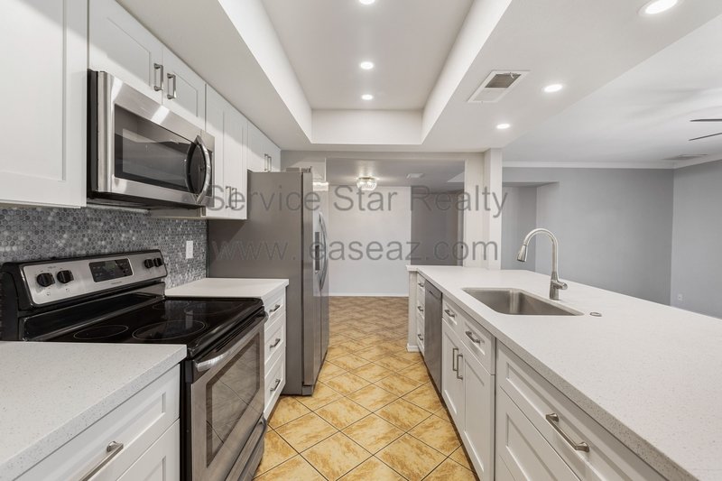 Fantastic 5 Bedroom + Swimming Pool + NO HOA!! property image