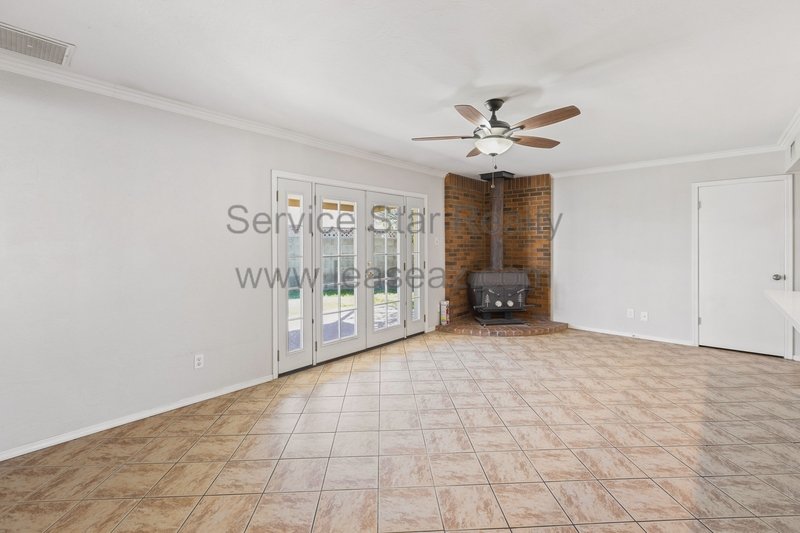 Fantastic 5 Bedroom + Swimming Pool + NO HOA!! property image