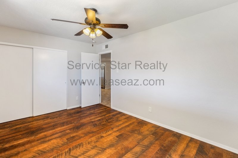 Fantastic 5 Bedroom + Swimming Pool + NO HOA!! property image