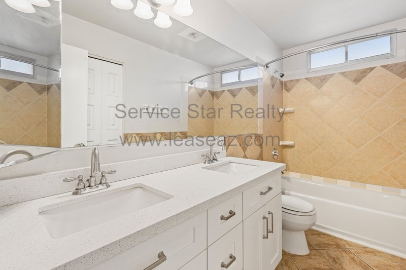 Fantastic 5 Bedroom + Swimming Pool + NO HOA!! property image