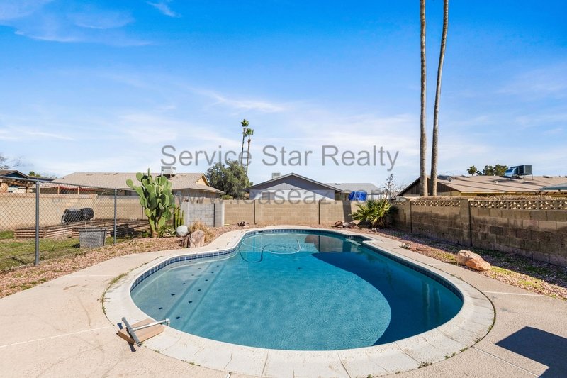 Fantastic 5 Bedroom + Swimming Pool + NO HOA!! property image
