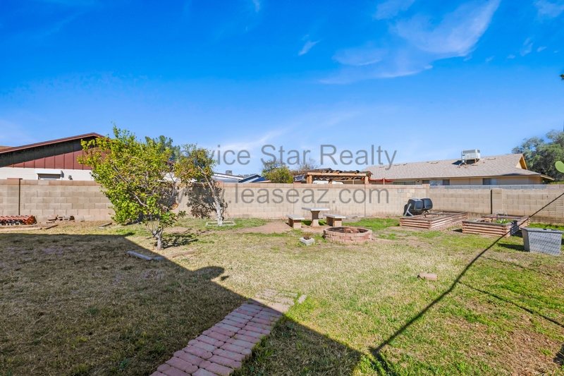 Fantastic 5 Bedroom + Swimming Pool + NO HOA!! property image