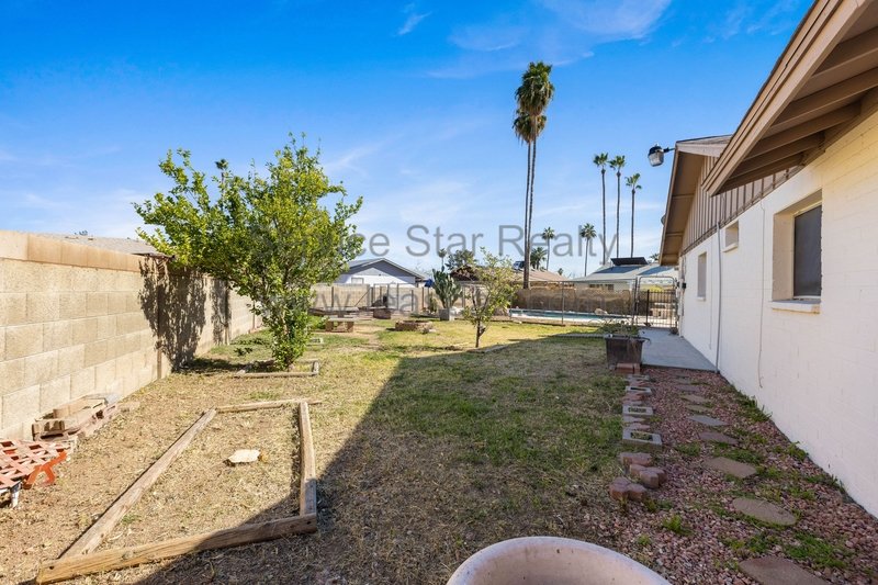 Fantastic 5 Bedroom + Swimming Pool + NO HOA!! property image