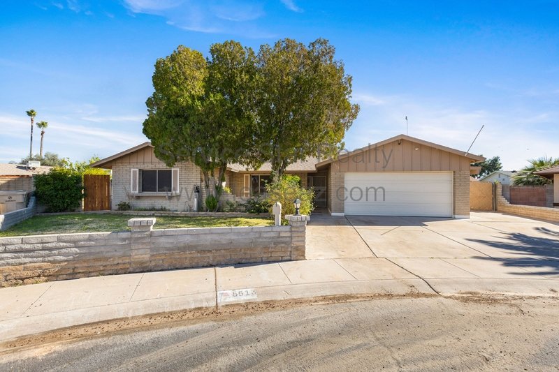 Fantastic 5 Bedroom + Swimming Pool + NO HOA!! property image