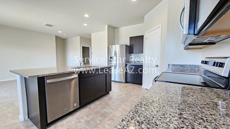 **MOVE IN SPECIAL -- 2 WEEKS FREE RENT!!** property image