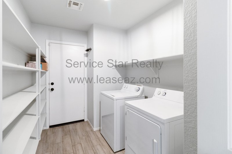 Stunning 4BED/2.5 Bath Home property image