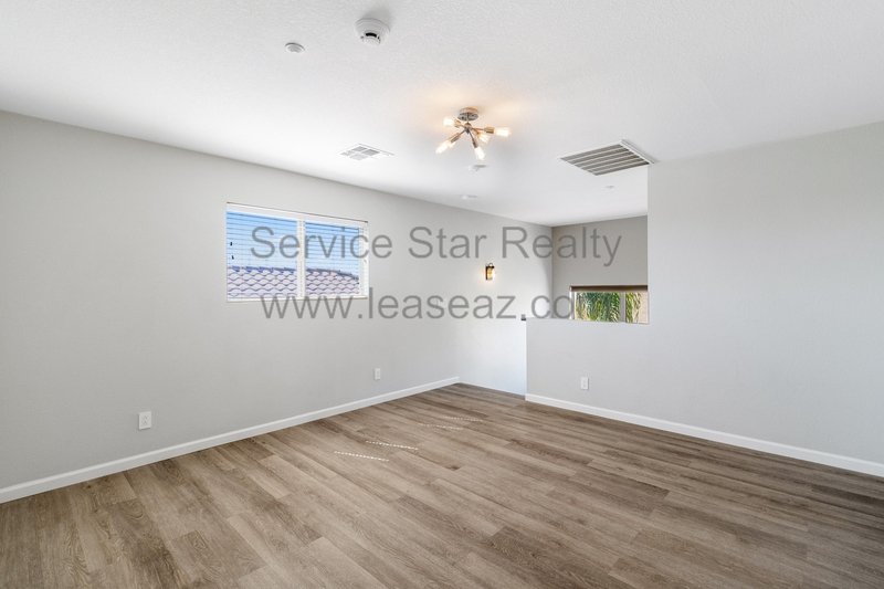 Stunning 4BED/2.5 Bath Home property image