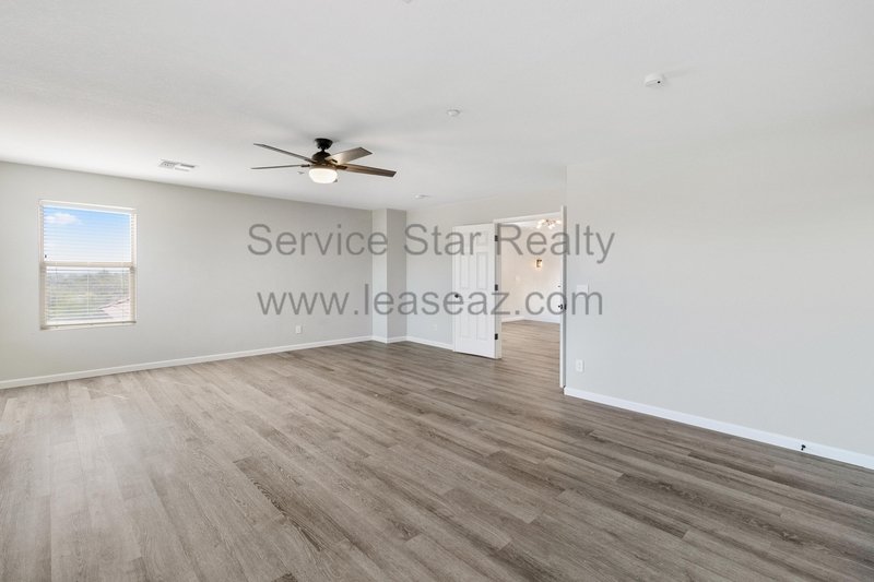 Stunning 4BED/2.5 Bath Home property image