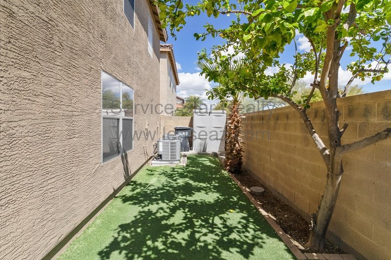 Stunning 4BED/2.5 Bath Home property image