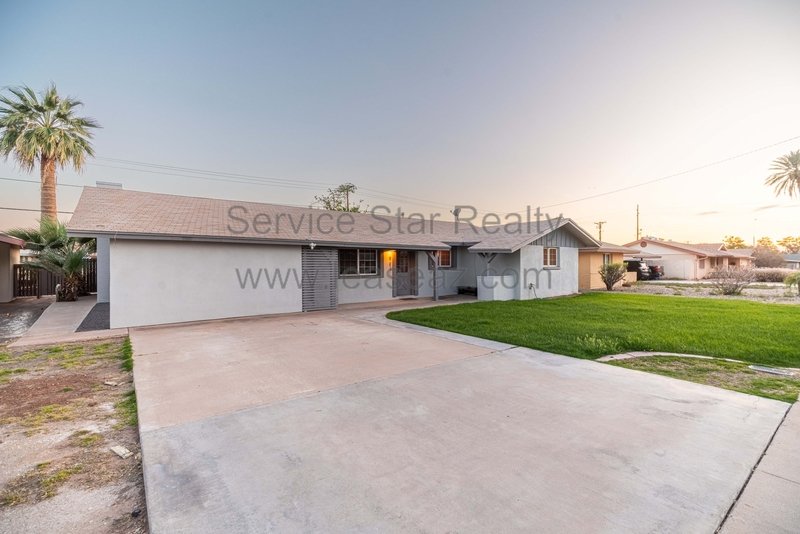 Awesome TEMPE 5bd/2ba home with Fireplace & POOL! property image