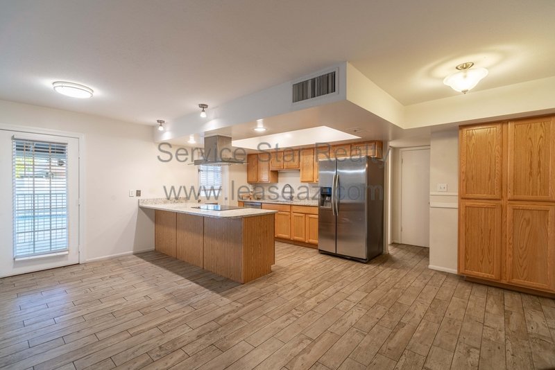 Awesome TEMPE 5bd/2ba home with Fireplace & POOL! property image