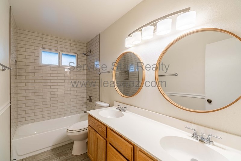 Awesome TEMPE 5bd/2ba home with Fireplace & POOL! property image