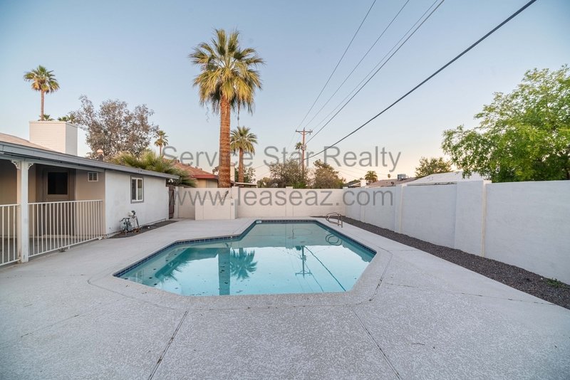 Awesome TEMPE 5bd/2ba home with Fireplace & POOL! property image