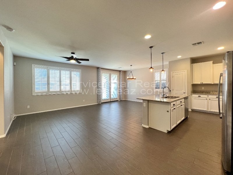 Gorgeous 3 bed/2ba in Goodyear! property image