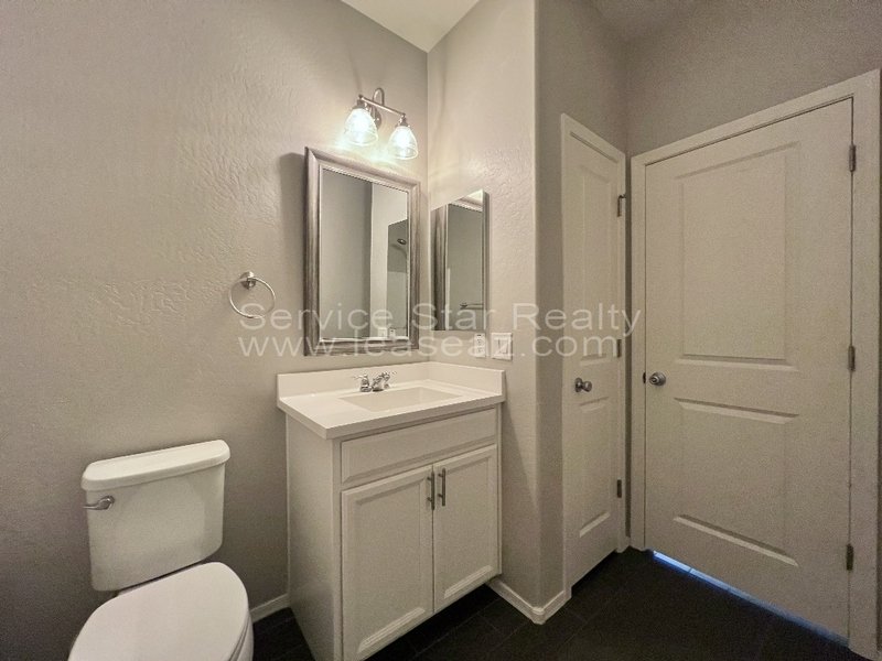 Gorgeous 3 bed/2ba in Goodyear! property image