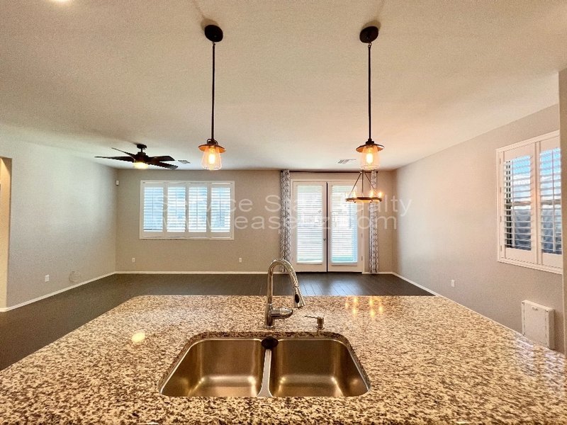 Gorgeous 3 bed/2ba in Goodyear! property image