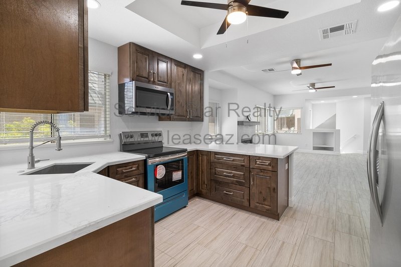 UPDATED AND BEAUTIFUL DOWNTOWN CONDO! property image