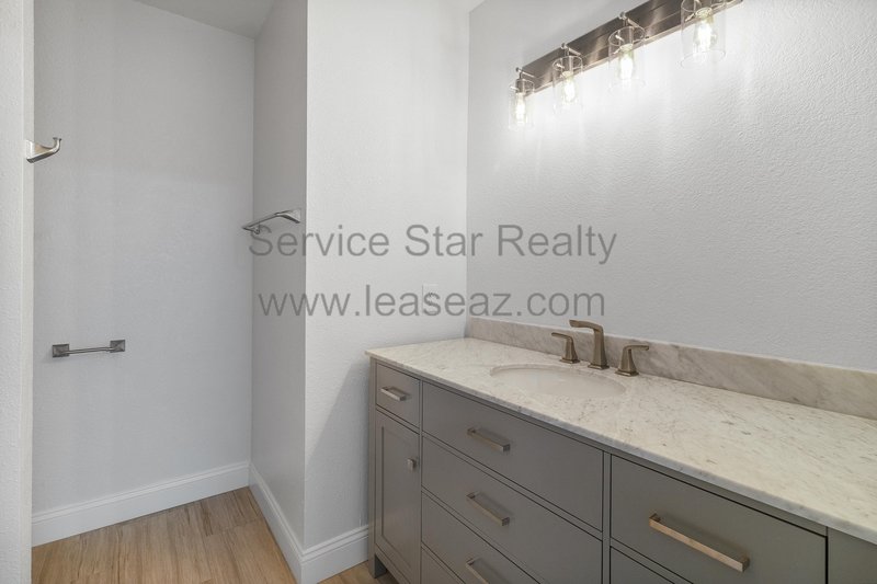 UPDATED AND BEAUTIFUL DOWNTOWN CONDO! property image