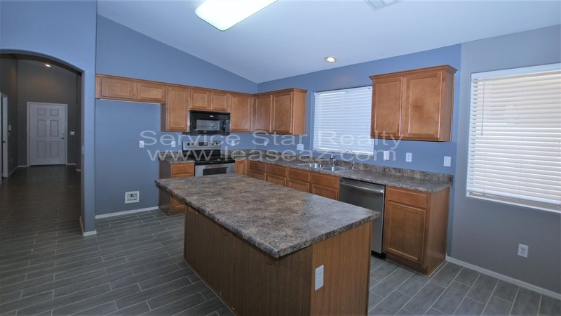 4 Bedroom, 2 bath with Pool in Goodyear! property image
