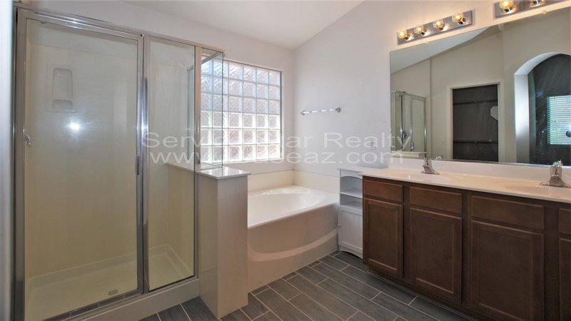 4 Bedroom, 2 bath with Pool in Goodyear! property image