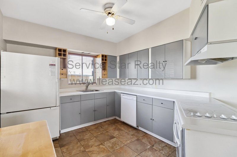 AMAZING LOCATION! 3 BED + 2 BATH CONDO property image