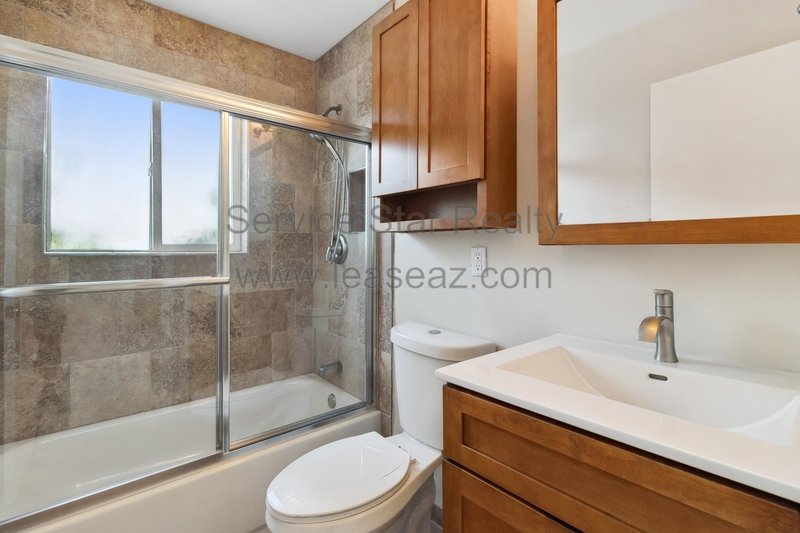 AMAZING LOCATION! 3 BED + 2 BATH CONDO property image