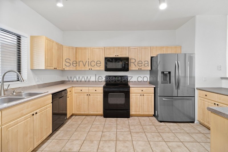 2BR/2BA in Phoenix! - Community POOL property image