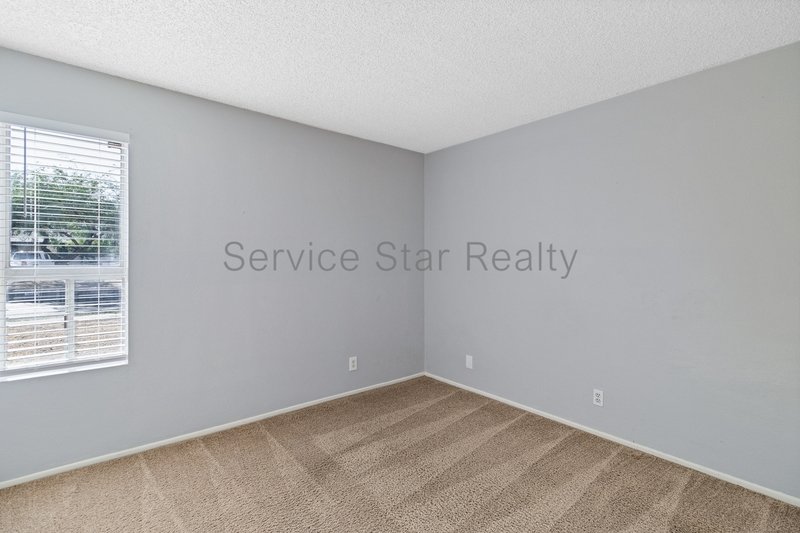 Charming 3+2 Paradise Valley West property image