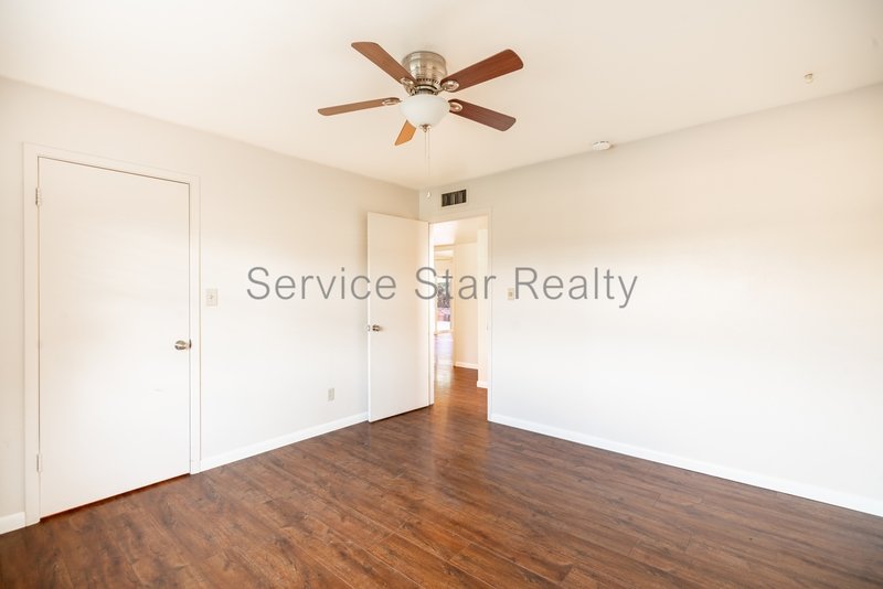 Charming 3-Bed, 2-Bath Home on Spacious Lot in Litchfield Park property image