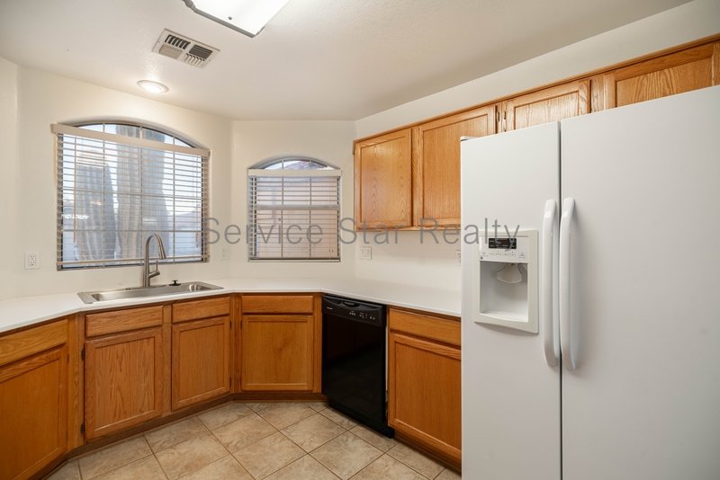 Single-Level 3-Bedroom Home with Open Layout in Phoenix property image