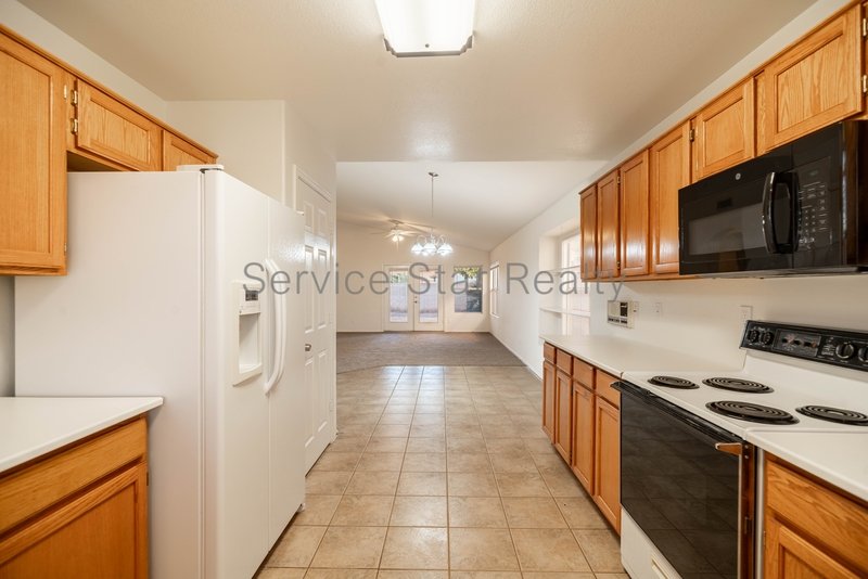 Single-Level 3-Bedroom Home with Open Layout in Phoenix property image