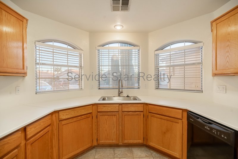 Single-Level 3-Bedroom Home with Open Layout in Phoenix property image