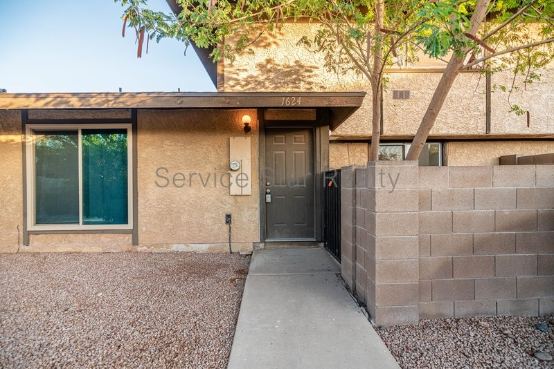 Charming 3-Bed, 1.5-Bath Townhouse with Private Yard in Tempe property image