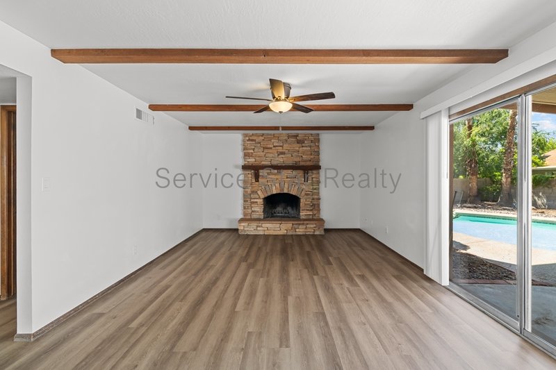 Glendale Large 4 Bed / 3 Bath-3 Car Garage - POOL! property image