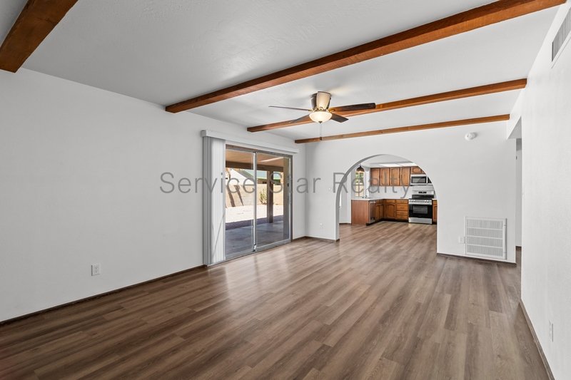 Glendale Large 4 Bed / 3 Bath-3 Car Garage - POOL! property image