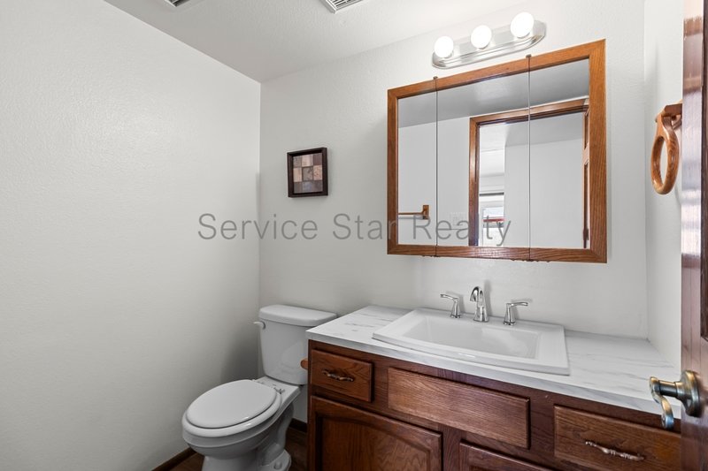 Glendale Large 4 Bed / 3 Bath-3 Car Garage - POOL! property image