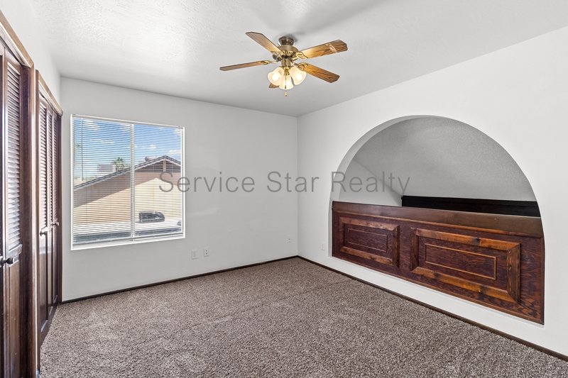 Glendale Large 4 Bed / 3 Bath-3 Car Garage - POOL! property image