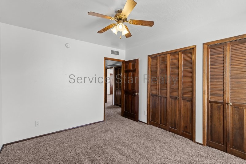 Glendale Large 4 Bed / 3 Bath-3 Car Garage - POOL! property image