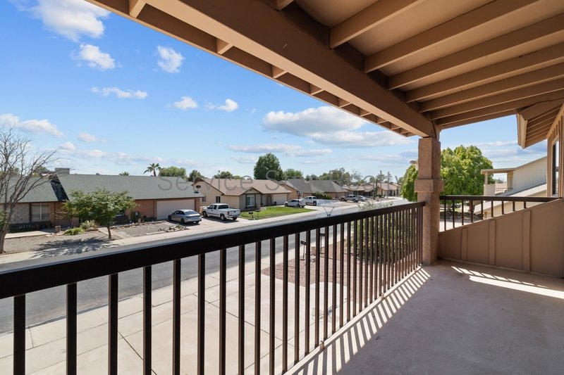 Glendale Large 4 Bed / 3 Bath-3 Car Garage - POOL! property image