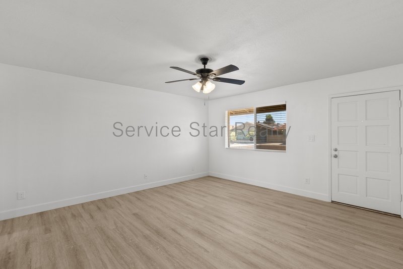 **2 WEEKS FREE RENT!!** **FULLY REMODELED & MOVE-IN READY!** property image